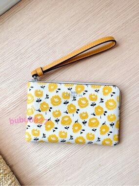 NWT🌼Coach Yellow Floral Print Corner Zip Wristlet SVY3C Summer Gift Flower